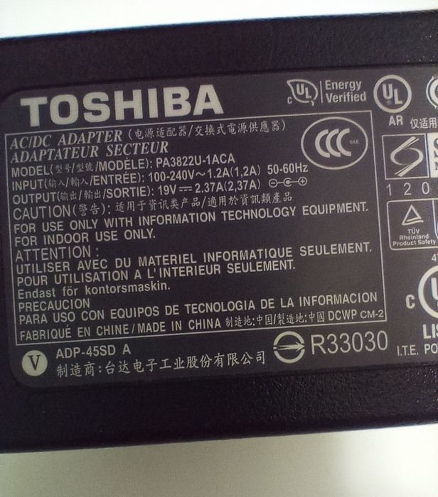 Vând Încărcător Toshiba 19V 2,37Amperi