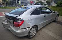 Mercedes C180 avariată