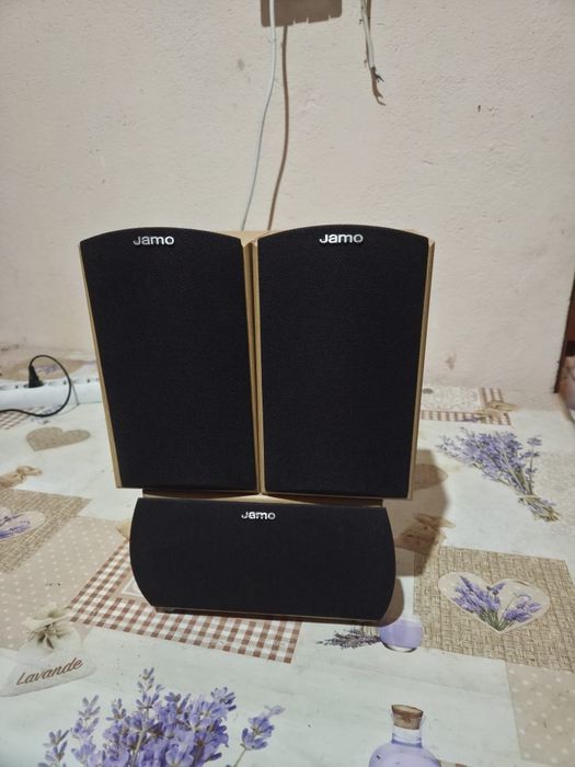 Vând boxe surround Jamo