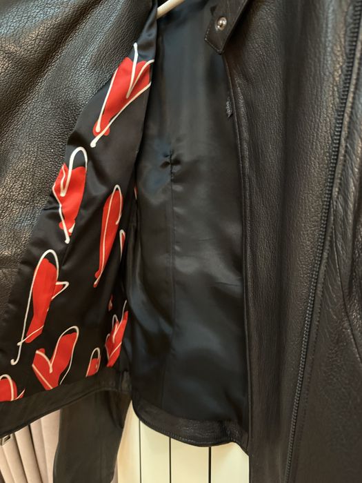 Geacă din piele naturală, stil biker, cu detalii moderne