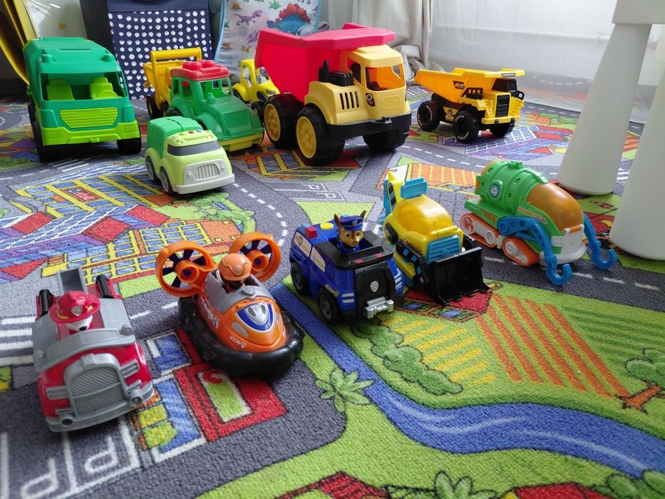 Vand masini (Patrula Catelusilor) si camioane/utilaje dimensiuni ma