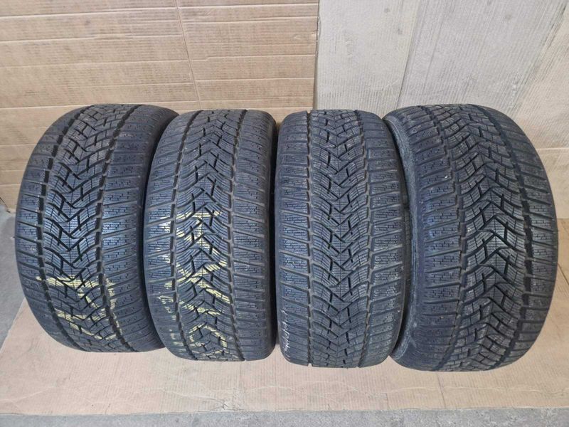 4 броя Dunlop R18 235/40/ 
зимни гуми 
DOT2720