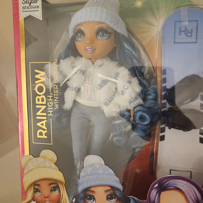 Papusa Rainbow High Winter Break Skyler Bradshaw