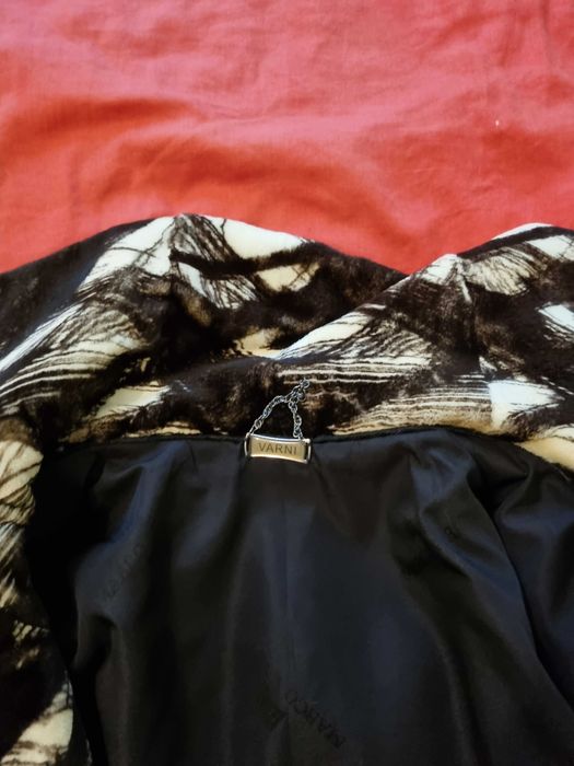 Дамско палто от естествен косъм - висок клас. Цената му е 700лв.