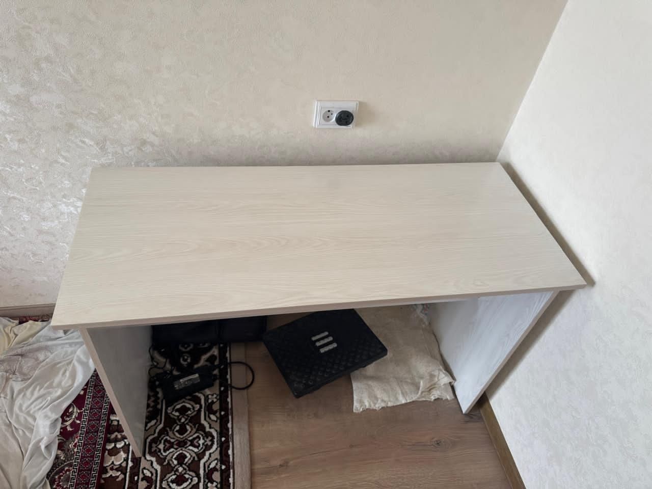 study table (рабочий стол)