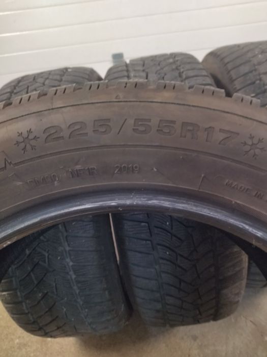 Зимни гуми в перфектно състояние без никакви поражения