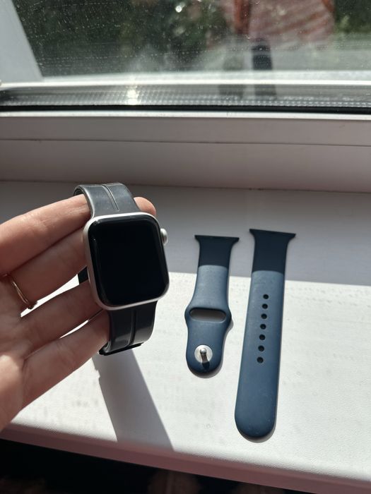 Apple watch SE 40 mm 1 поколение