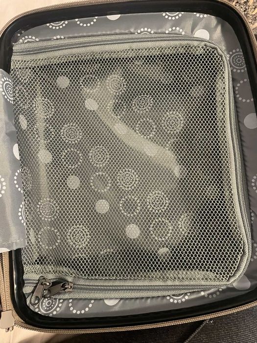 valiza cosmetice de calatorie