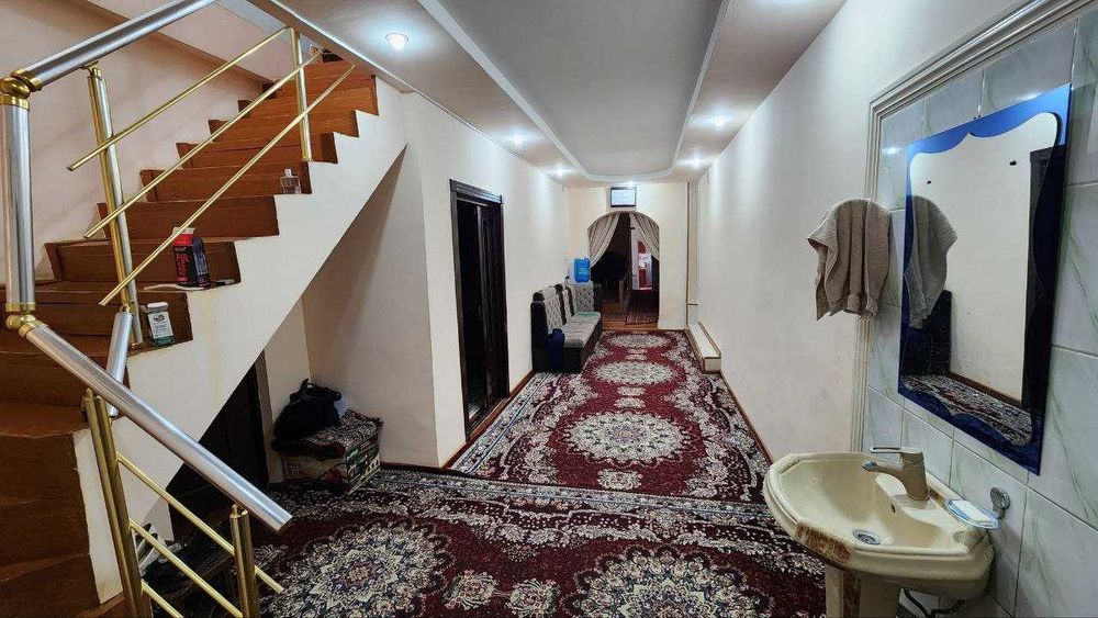 Уй сотилади (Райцентр бозор олдидаги котедж, катта йўл бўйида)