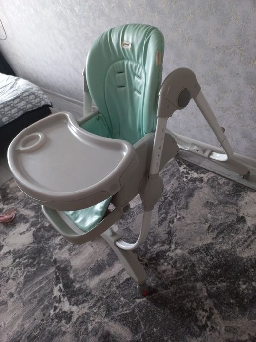 Продам стульчик для кормления.