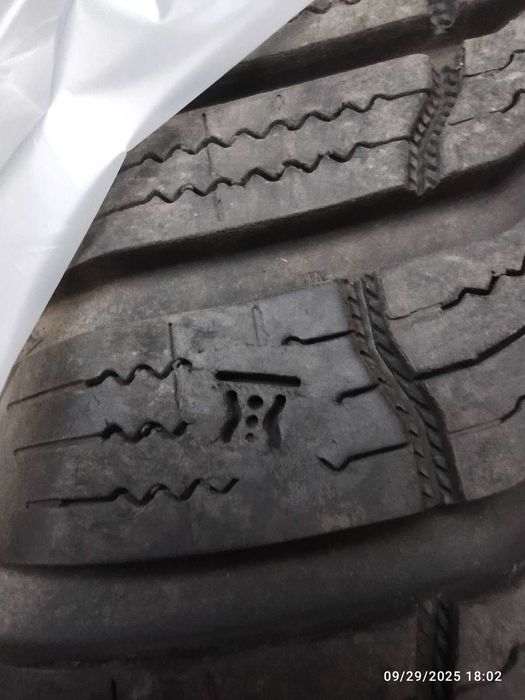 Продавам гуми 4 броя 225/65/17 106H KUMHO WinterCraft