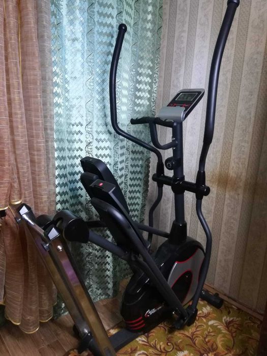 Продам эллиптический тренажёр SMAKER 8740T-4