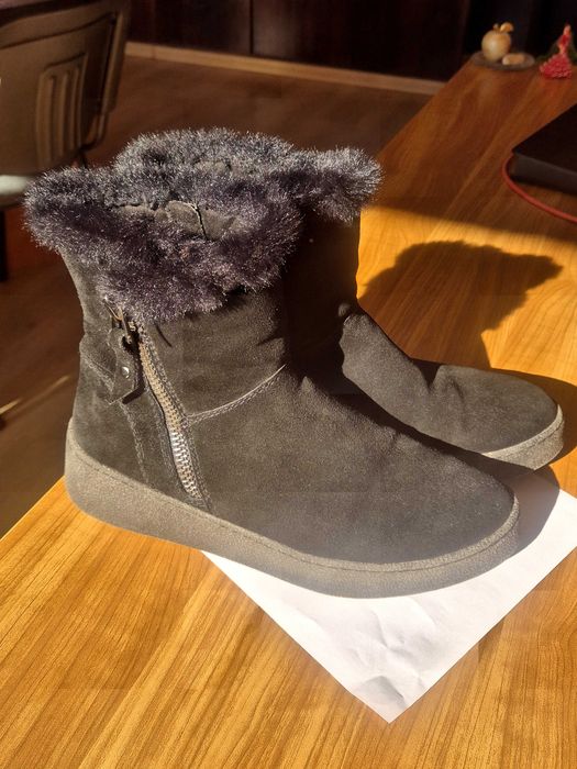 Дамски велурени боти