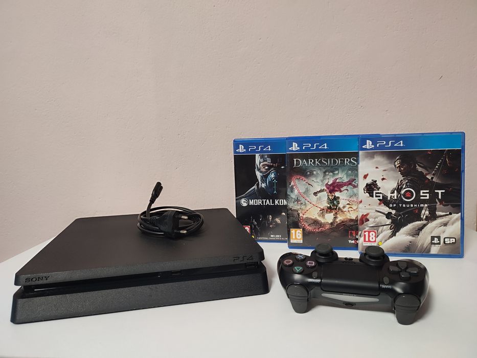 Play Station 4 500GB + 3 игри