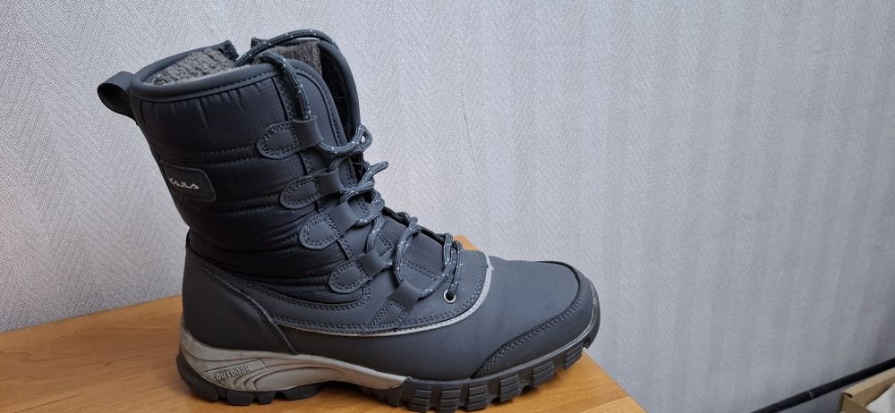 Продам зимние сапожки на мальчика 38 размер.