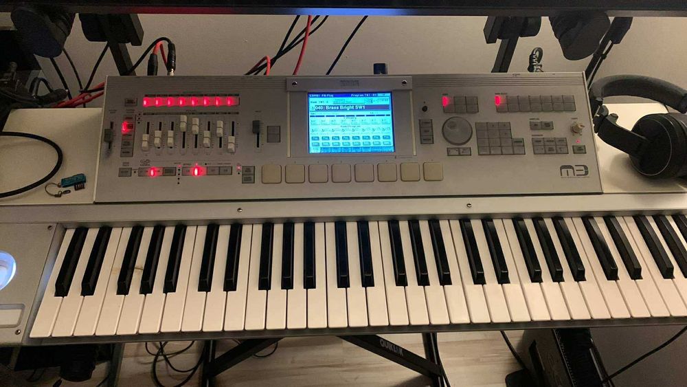 KORG M3 cu EXB-256MB + Husa + Stativ