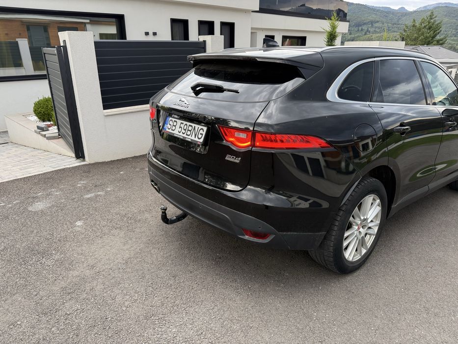 Jaguar F-Pace 2.0D 2016 negru