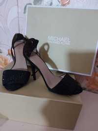 Женские туфли ,модельные черные ,размер 34-35