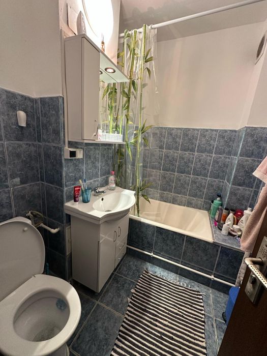 Vand apartament renovat si decomandat