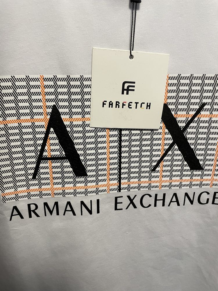 Тениска Armani.