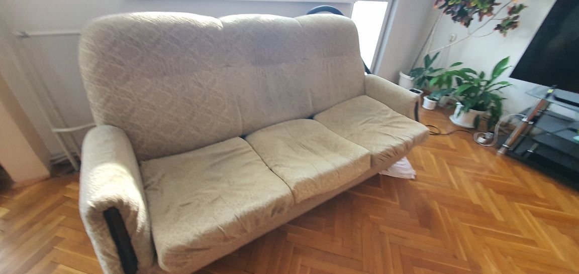 Разтегателен диван и фотьойли
