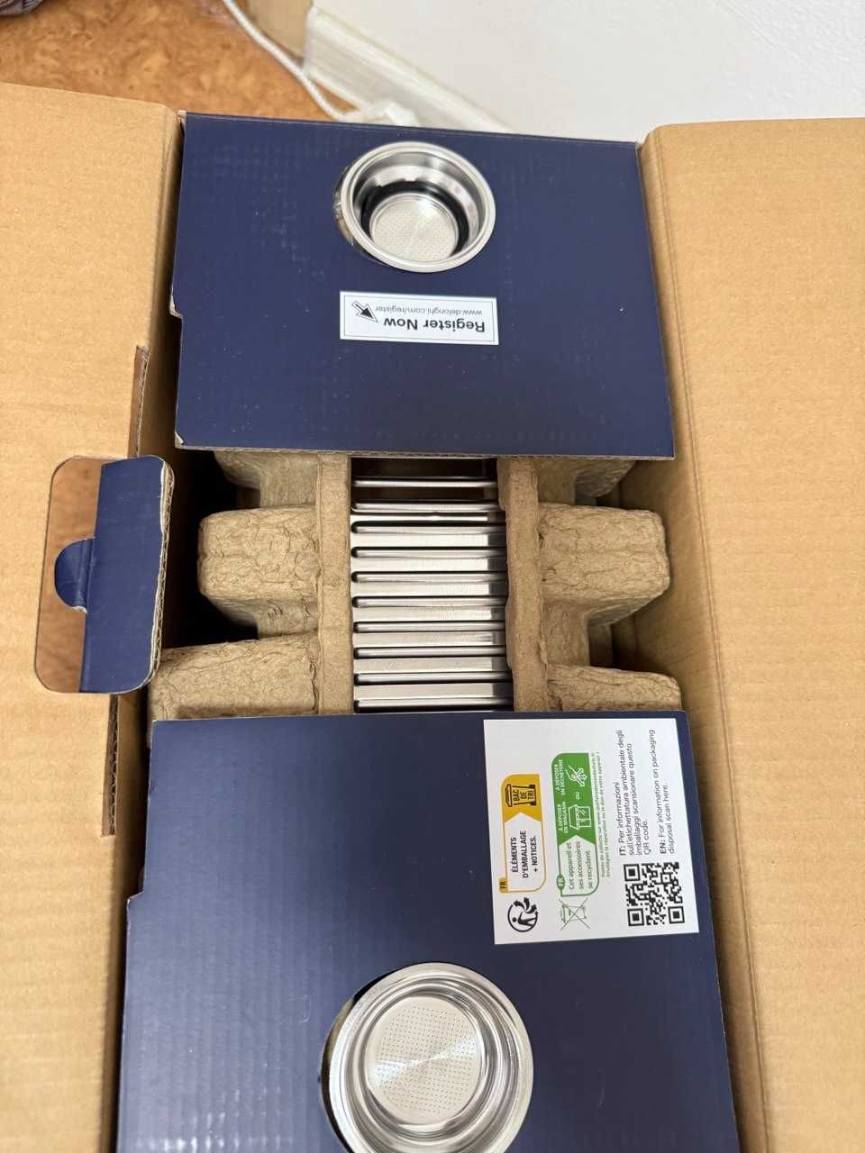 Кофеварка DeLonghi EC685.BK