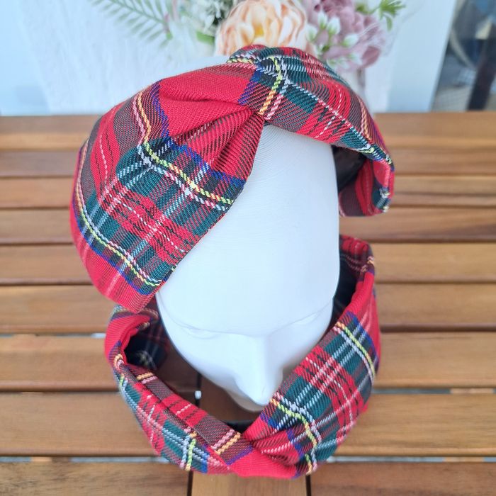 Аксесоари за коса в каре