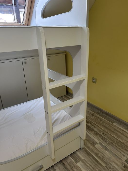 Детско двуетажно легло