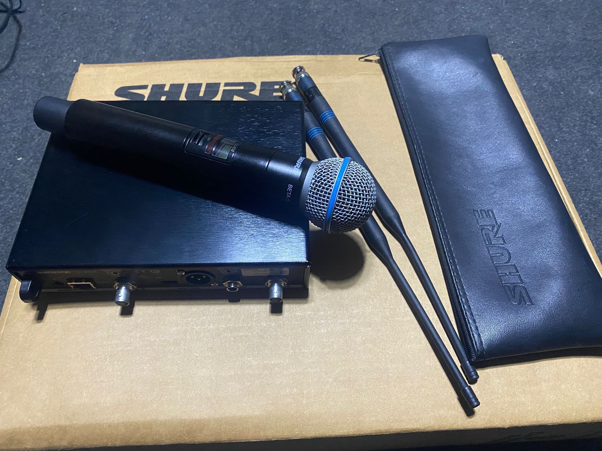 Vând microfon Shure QLXD24 Beta58