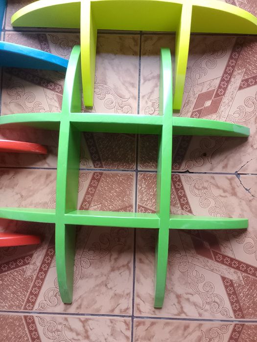 Raft cărți , telefon chei etc