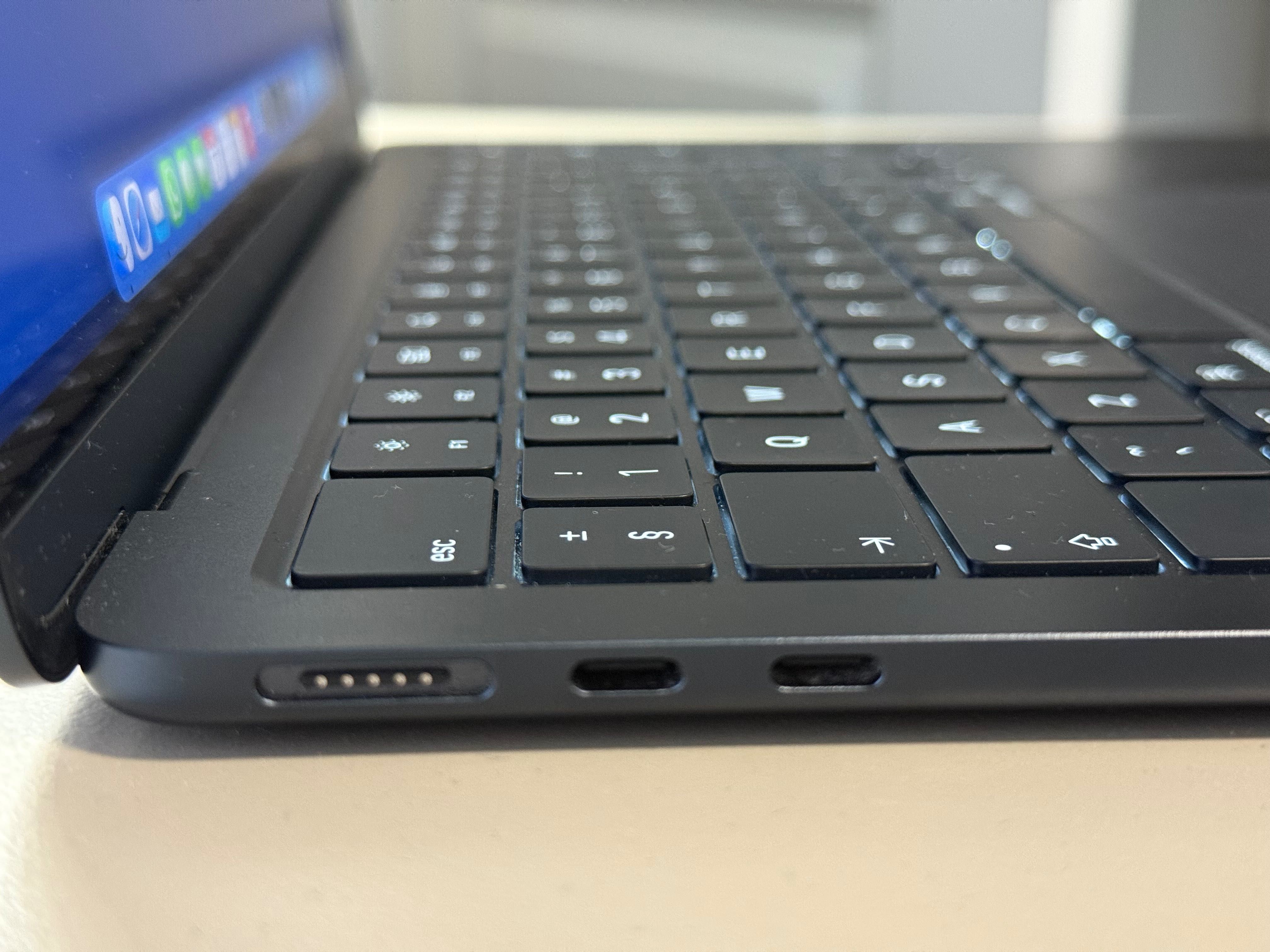 MacBook Air 13", M4, 10 nuclee CPU, 10 nuclee GPU, 24GB RAM, 512GB
