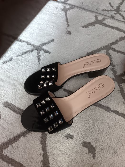 Оёк кейимлар сотилади