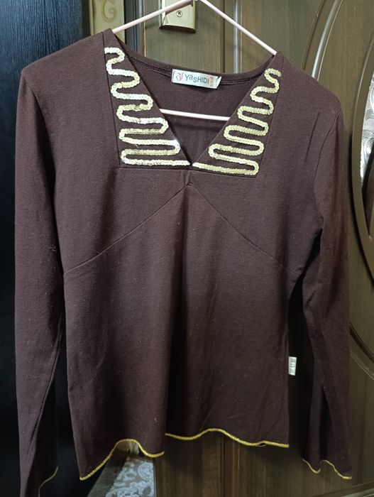 Продаются кофточки.