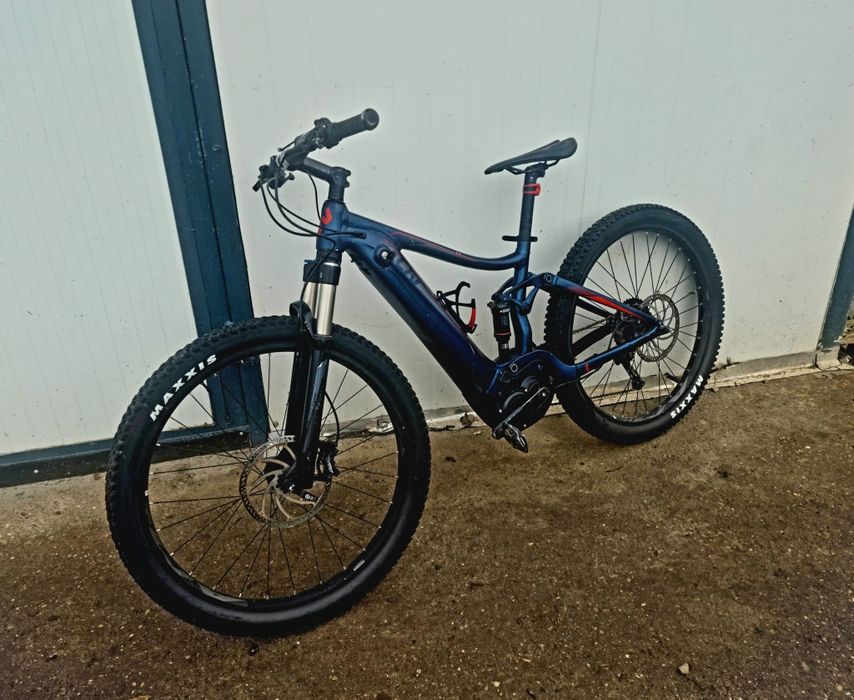 Bicicleta electrica full suspension Giant liv