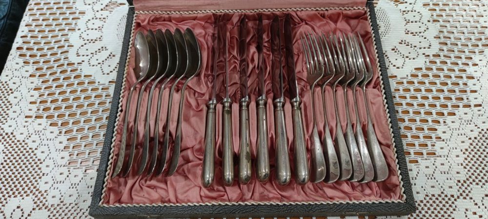 Стари Прибори за Хранене