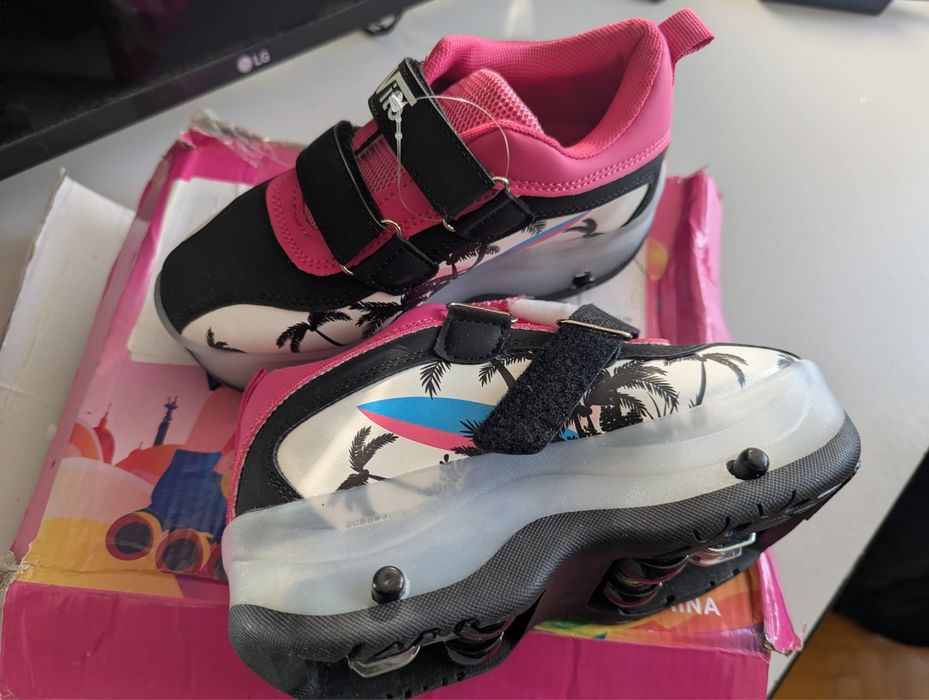 Adidasi cu role pentru fete