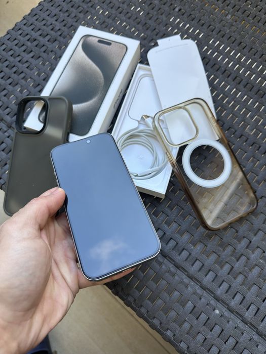 Vand iPhone 15 Pro 256GB, factura, cutie