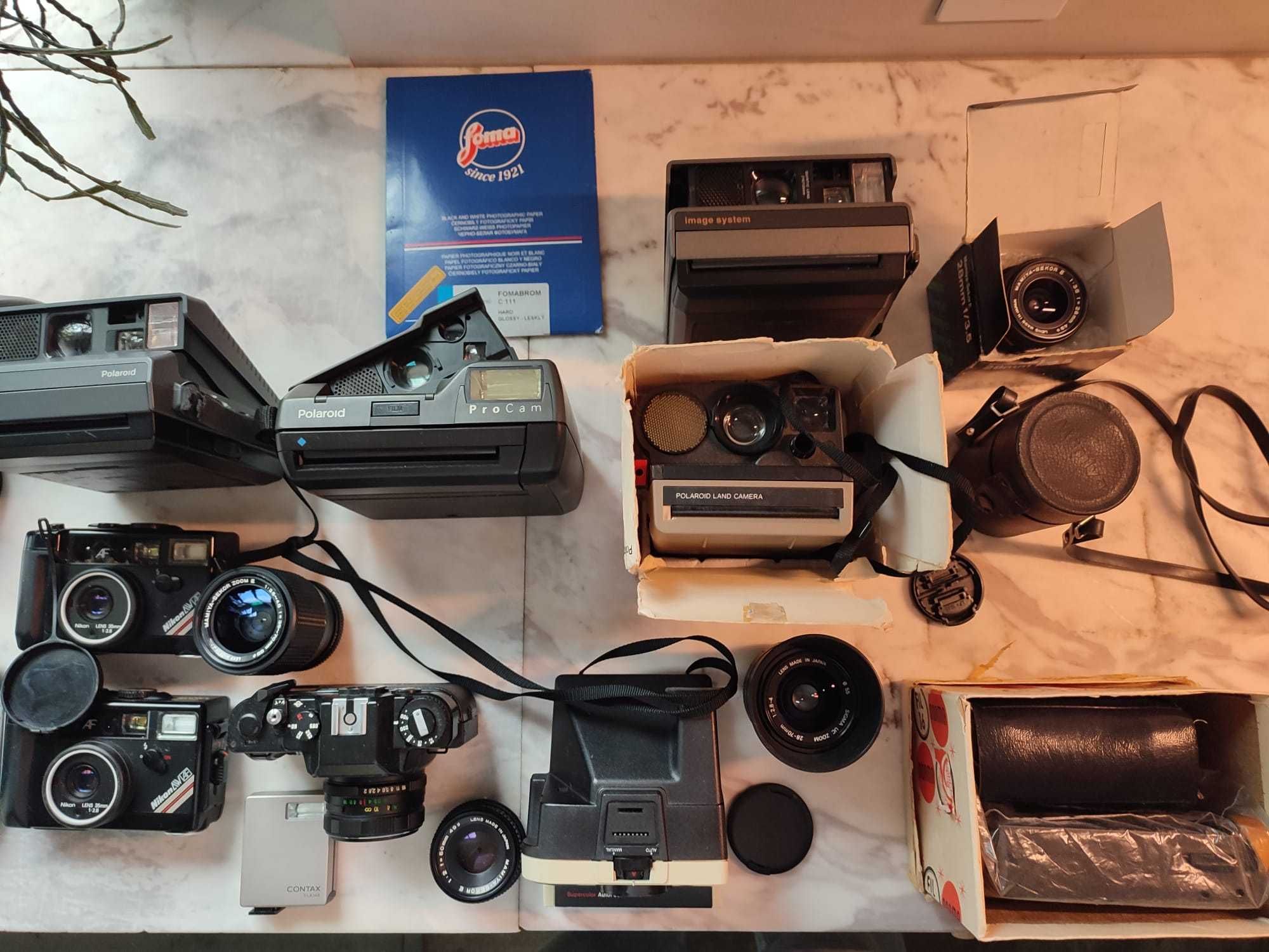 vând aparate foto pe film, obiective, blițuri, aparate polaroid