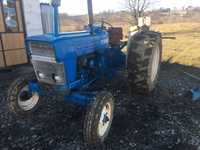 Dezmembrez tractor Ford 4000