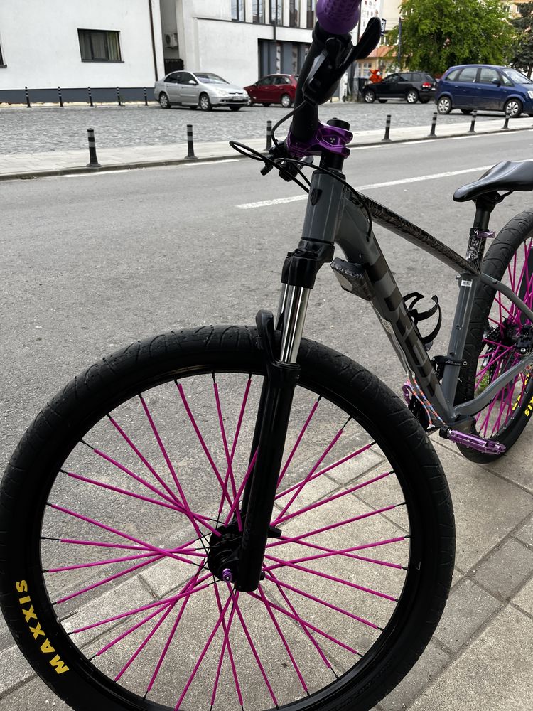 Trek marlin 7 wheelie spec