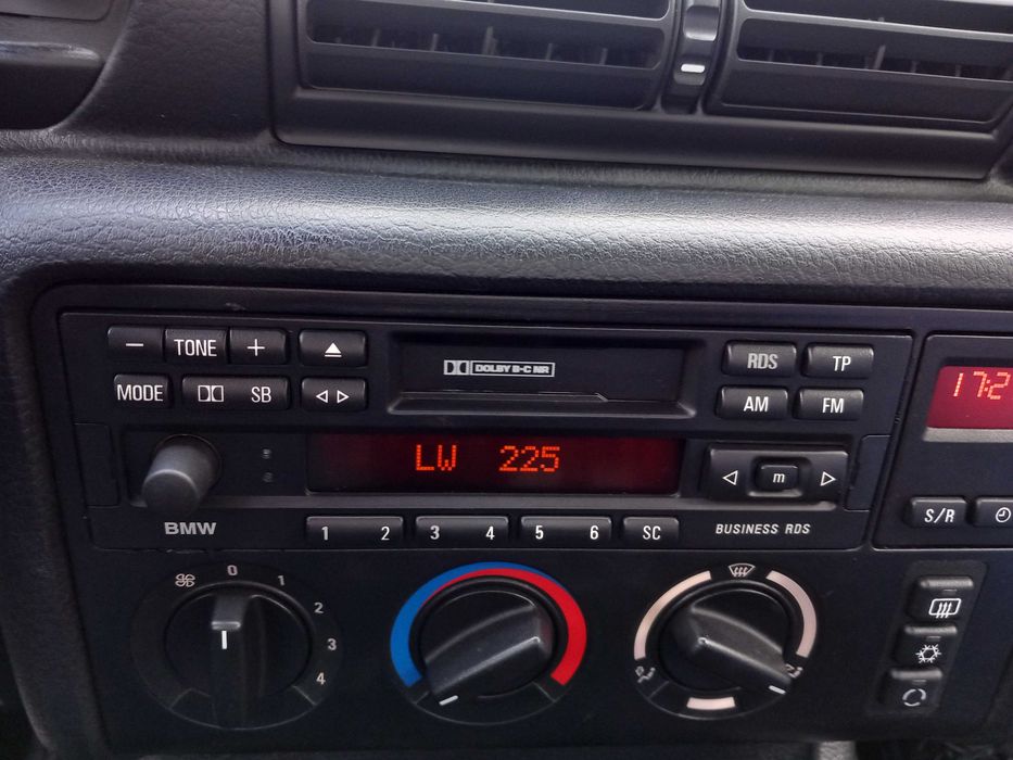 Касетофони BMW Business и Reverse RDS с блутут и AUX