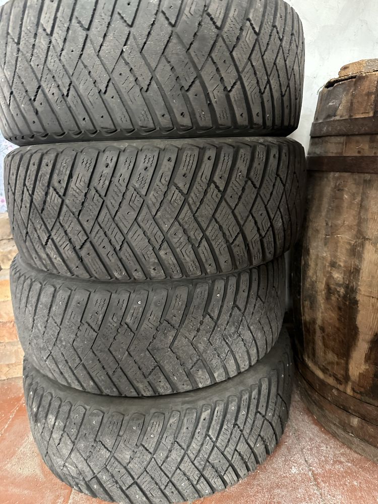 Продам зимнию резину без шипа 17 размер 225/55R 17