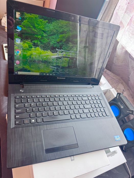 Laptop Lenovo impecabil/ i7 / 8Gb Ram / 256 Gb Ssd /Geanta