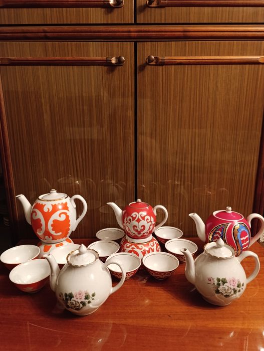 Чайники,касушка,пиалушки.