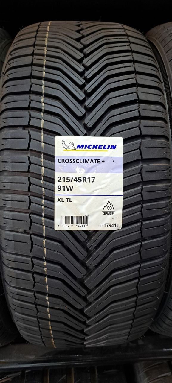 MICHELIN 215/45R17