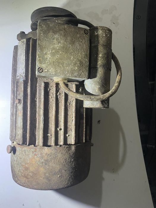 Продавам електо мотор 3 фазен