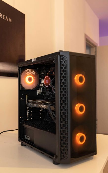 Sistem PC Gaming RTX 3070 Ryzen 7 5700x3D 32GB RAM 1.5 TB SSD Gold