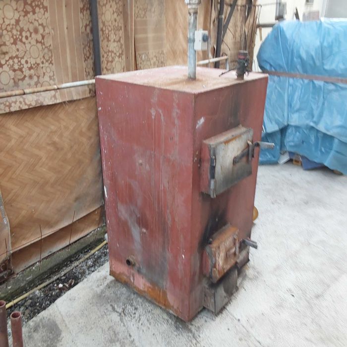 Продавам котел за твърдо гориво