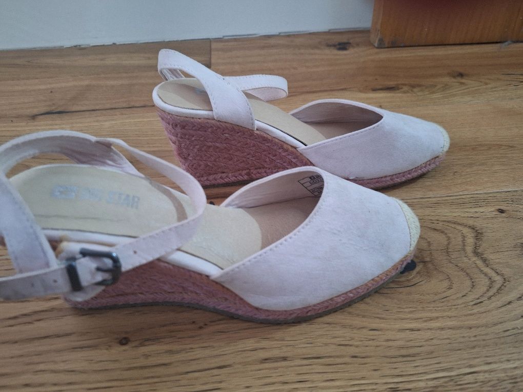 Vând sandale wedge alb cu roz 38