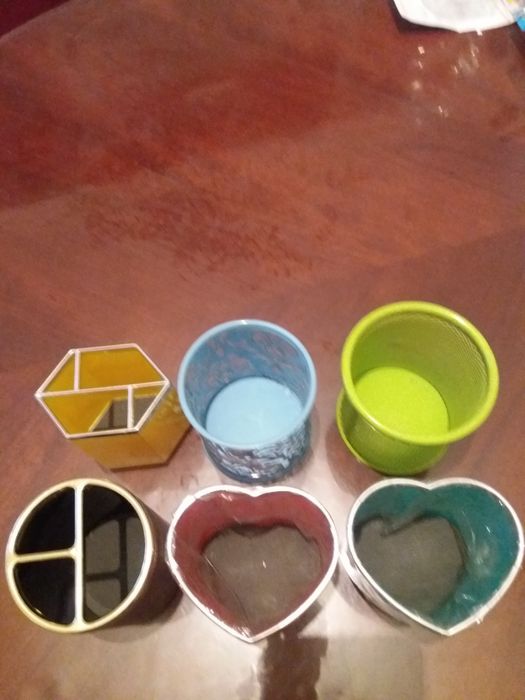 Подставки для ручек, карандашей.